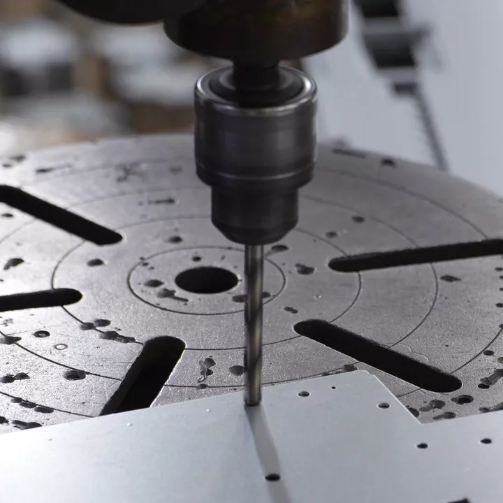 تصنيع الصفائح المعدنية باستخدام الحاسب الآلي