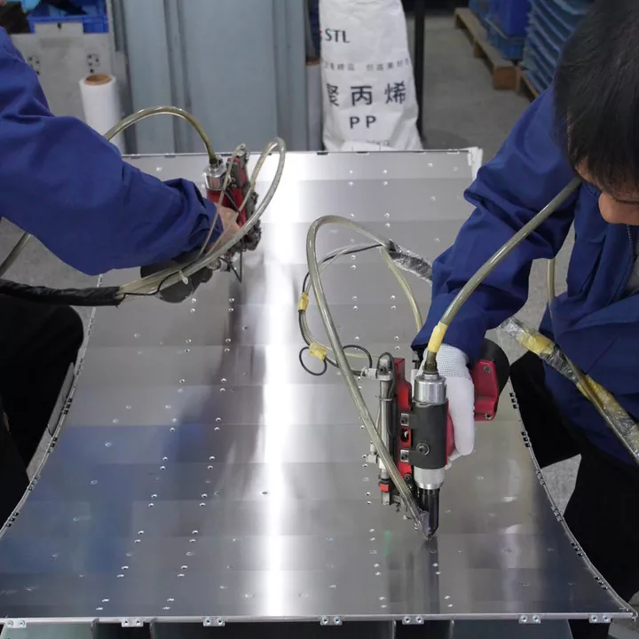 شاشة LCD الصفائح المعدنية